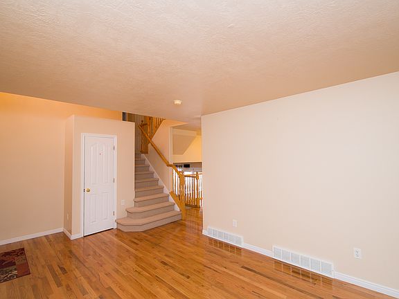 5th image of 6471 S Mount Hood Dr