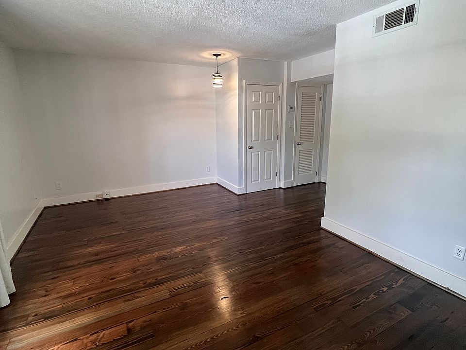 Living room/dining room