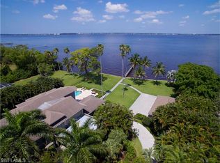 914 Robalo Dr, Fort Myers, FL 33919