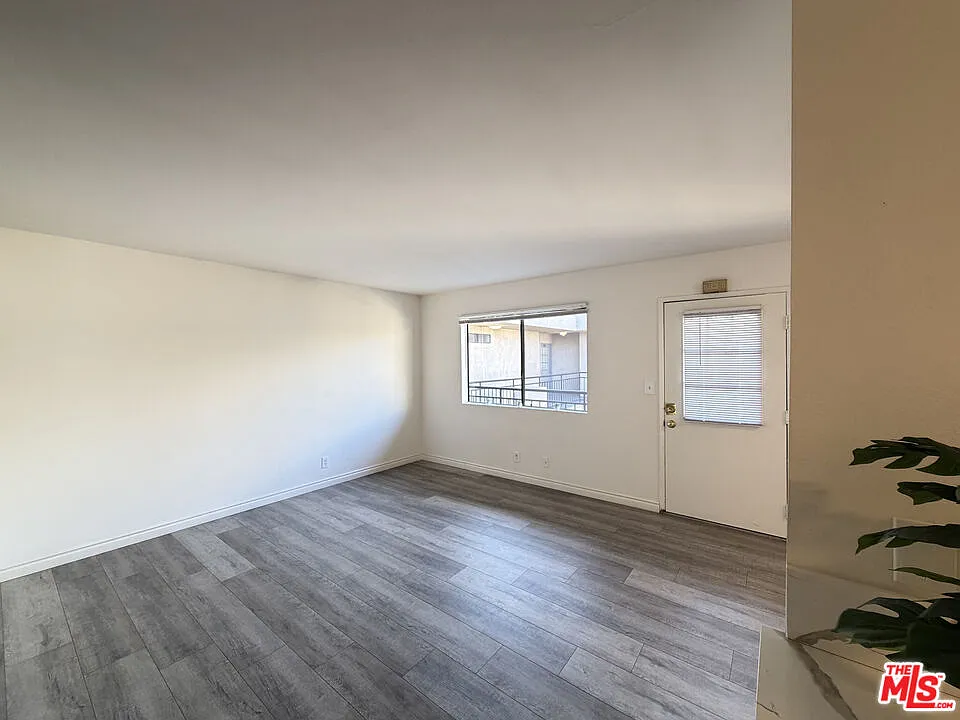 2 bed, 2.0 bath, 1000 sqft, $2,600 — Photo 3