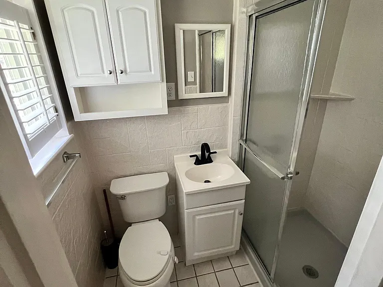 826 Claremont Ct — Photo 18