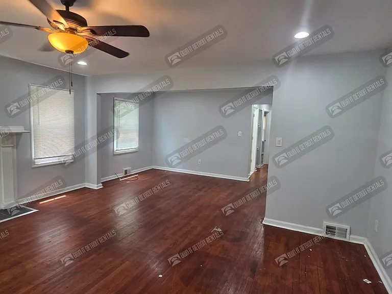 3 bed, 1.0 bath, 1277 sqft, $1,020 — Photo 6