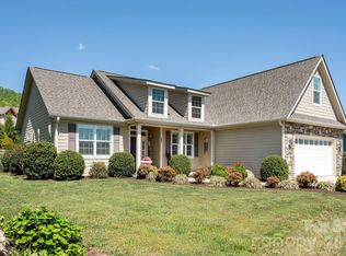 31 Black Iron Ln, Hendersonville, NC 28792