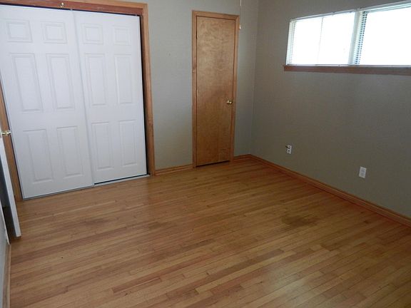 5th image of 217 Carnation St