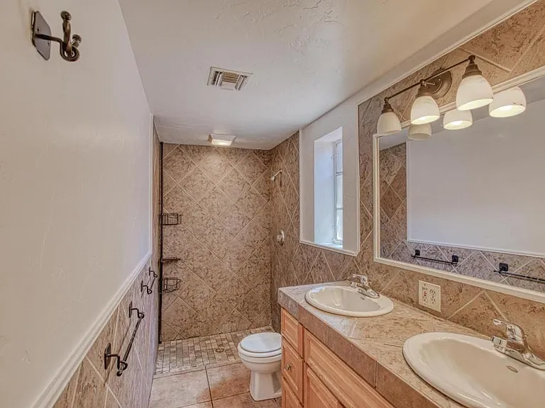 1304 E Linden St #1 — Photo 18