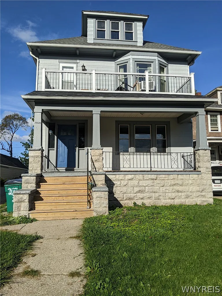 3 bed, 1.0 bath, 1400 sqft, $1,550 — Photo 1