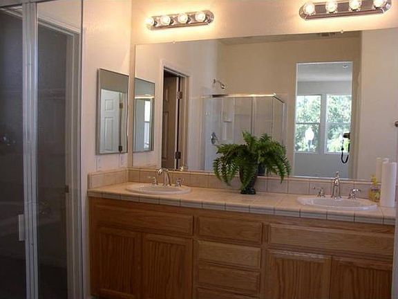 5th image of 20 Crystalwood Cir