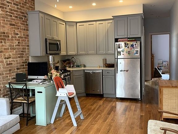 3rd image of 605 Putnam Ave APT 2