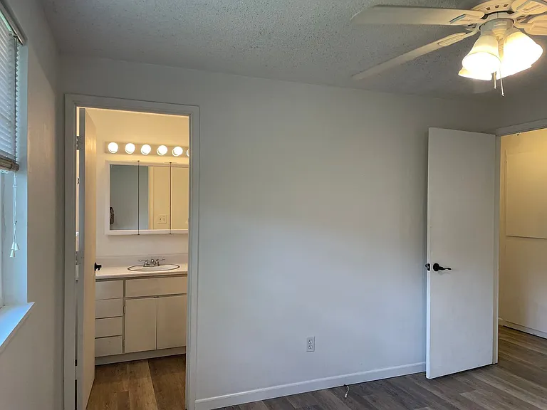 581 N Wexford Cir — Photo 14