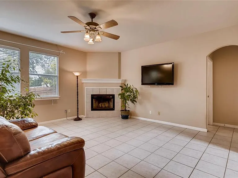8301 Red Willow Dr — Photo 2
