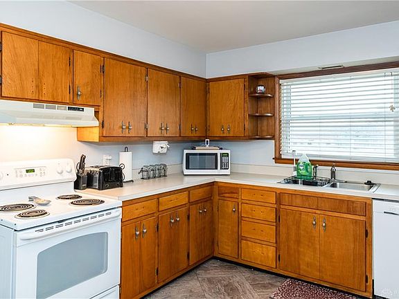 4th image of 463 Country Club Dr