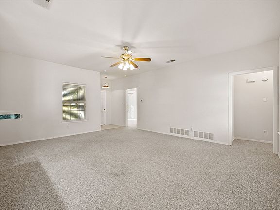 5th image of 302 Blue Ribbon Rd
