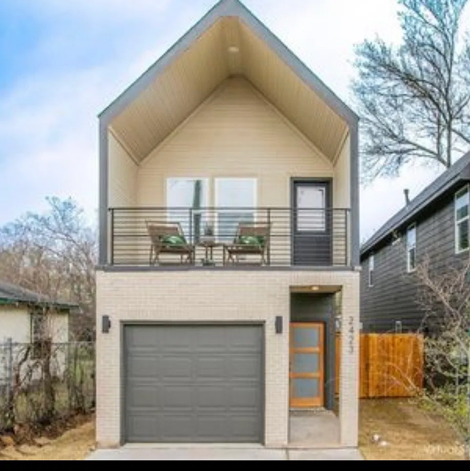3 bed, 2.5 bath, 1700 sqft, $2,460 — Photo 1