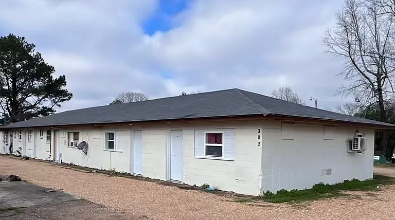302 Martin Luther King Dr #4 — Photo 1