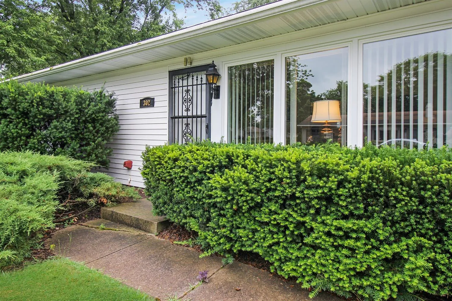 302 Beech St photo 1