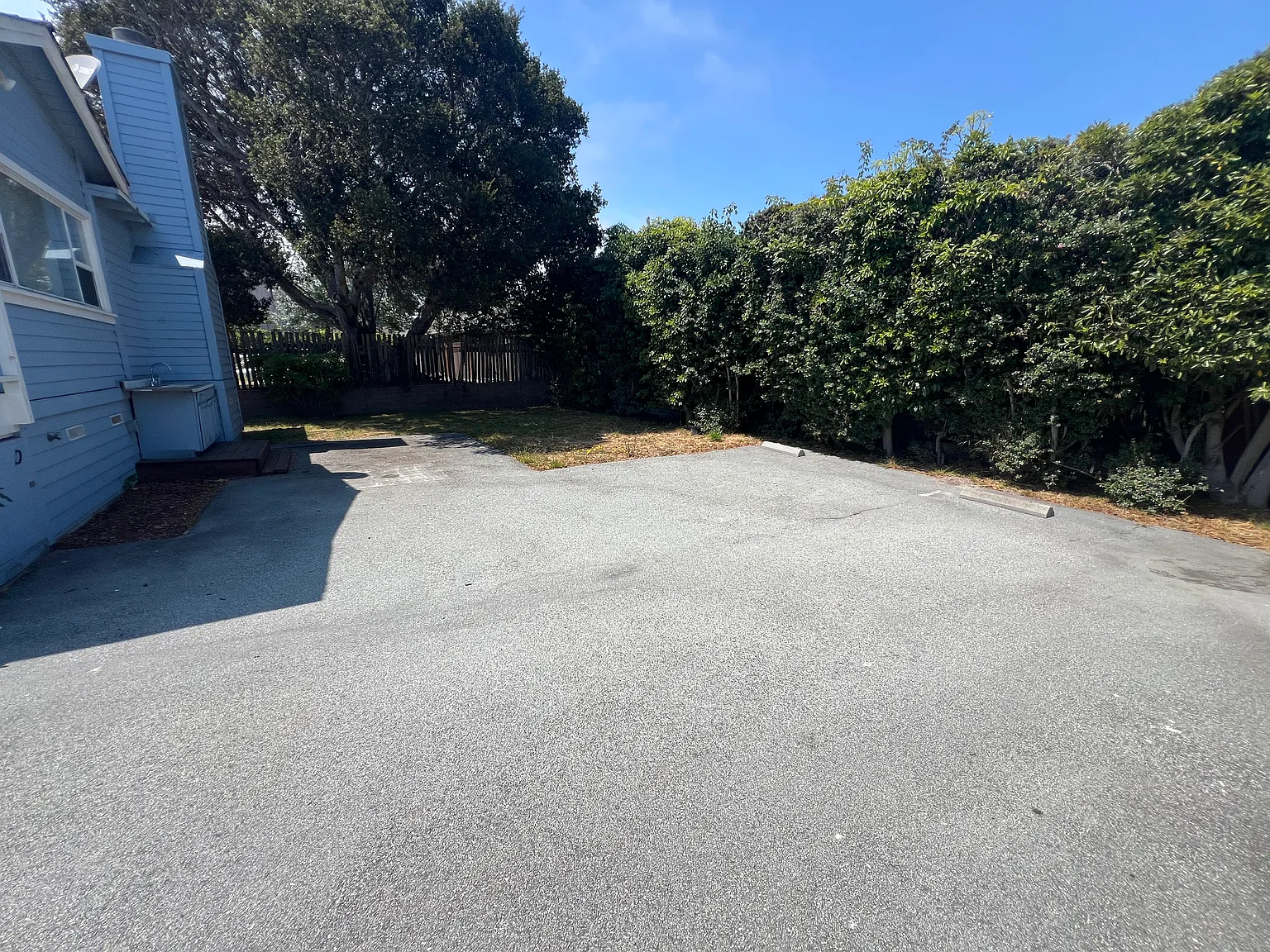 3 bed, 900 sqft, $2,500 — Photo 4