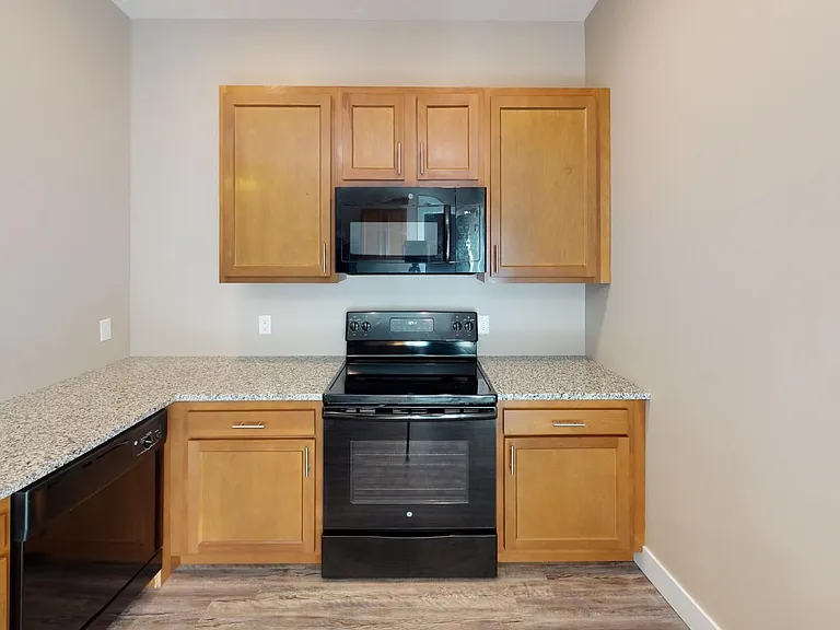 604 W Cedar St — Photo 16