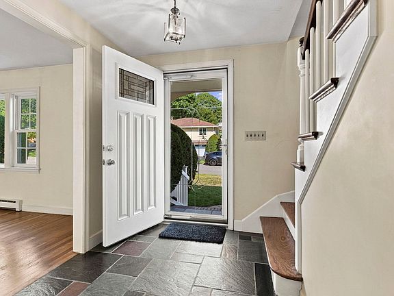 2nd image of 25 Lawndale Rd