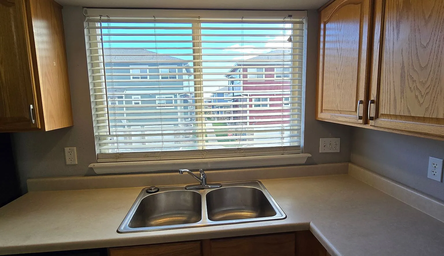 Charming Two Bedroom Townhome in Brighton, Colorado — Photo 3
