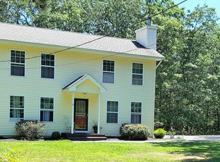 31 Smith Rd, Shirley, NY 11967