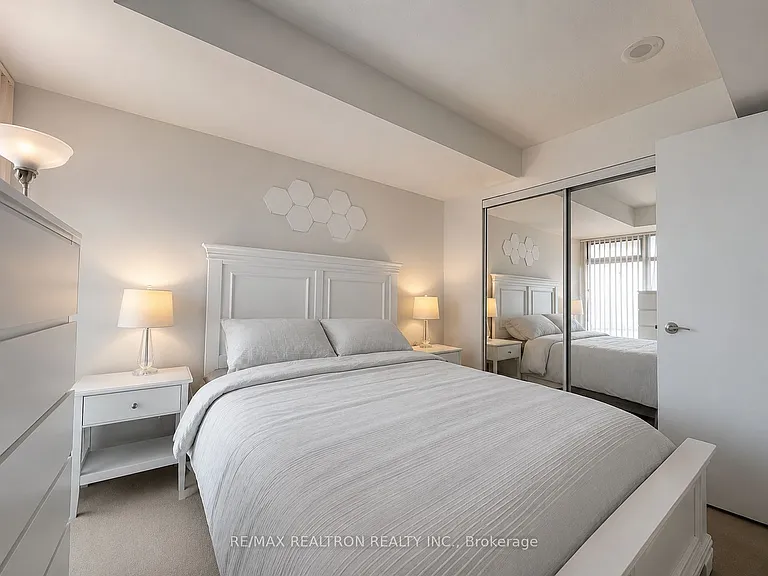 2181 Yonge St #2001 — Photo 11
