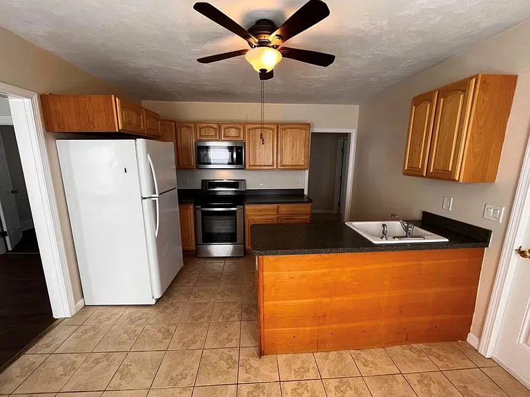 120 Summit St #2 — Photo 2