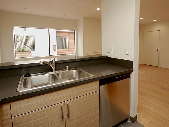 4th image of 1628 S Bundy Dr #107