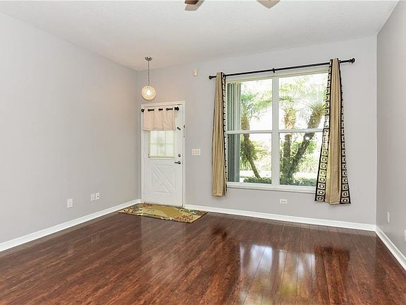 5th image of 539 NW San Remo Cir