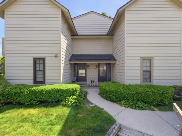 648 Mitchell Ct, Gurnee, IL 60031