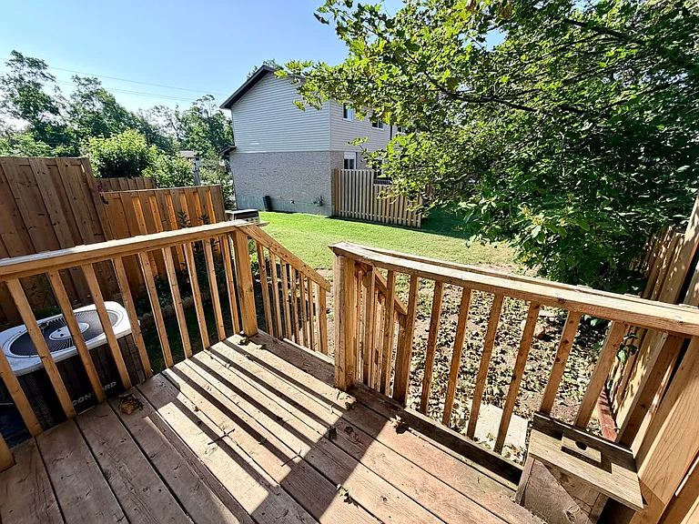1095 Mississaga St W #126 — Photo 21
