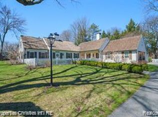 6050 W Surrey Rd, Bloomfield Hills, MI 48301