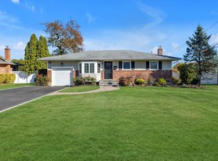 29 Gehrig St, Commack, NY 11725