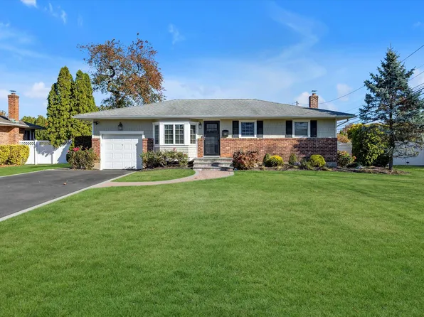 29 Gehrig Street, Commack, NY 11725
