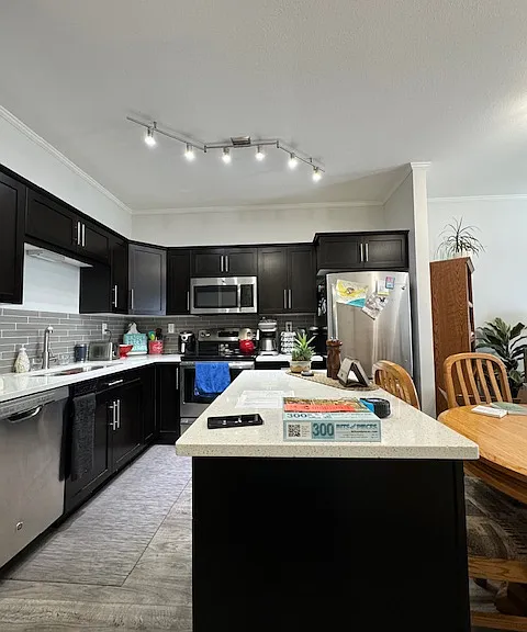 545 Hassard Close — Photo 20