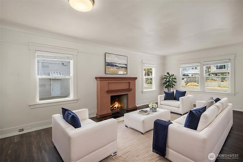 4th image of 5018 20th Avenue NE