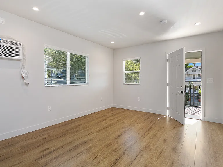 1237 Innes Ave #1/2 — Photo 6