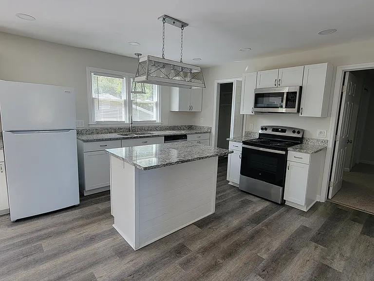 8124 Wood St — Photo 4