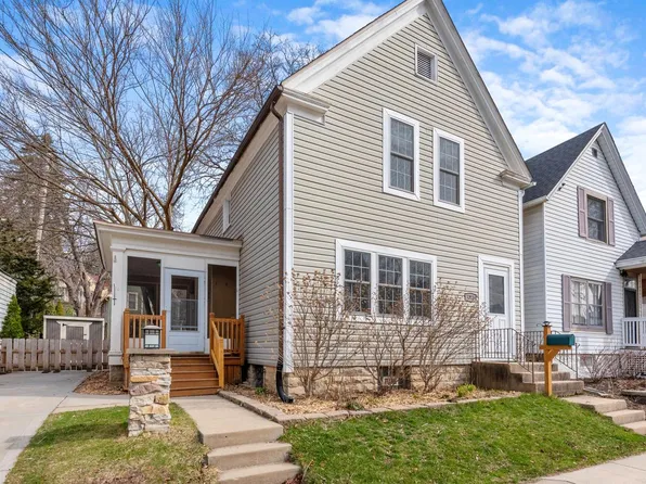 7328 St James STREET, Wauwatosa, WI 53213