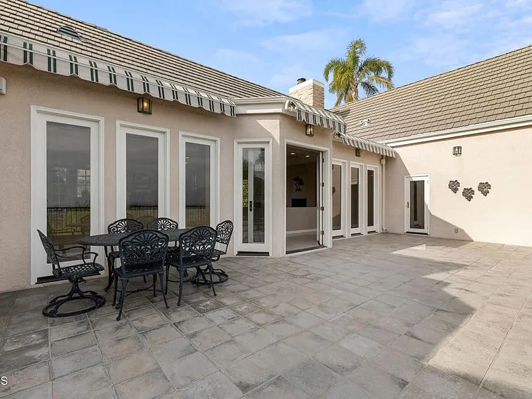 1401 Glen Oaks Blvd — Photo 36