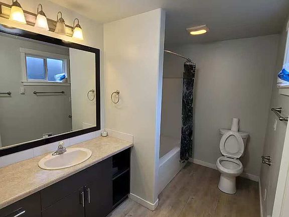 3rd image of 1606 128th St E