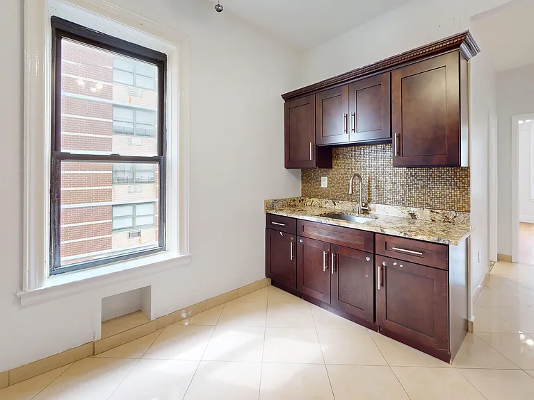 610 W 196th St #6A — Photo 2