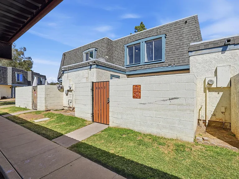 8053 N 32nd Dr — Photo 7