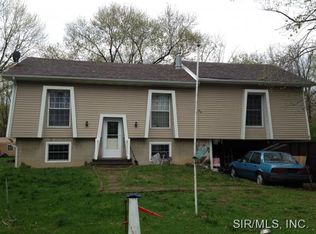 1397 Ski Club Rd, Greenville, IL 62246