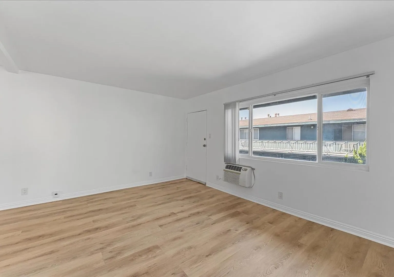 Beautiful Second Floor Two Bedroom Apartment! — Photo 2
