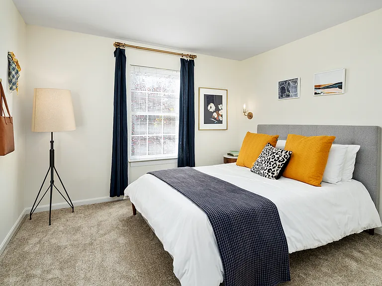 Manchester Lakes Apartment Homes — Photo 13