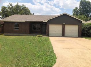 1017 Newport Ave, Moore, OK 73160