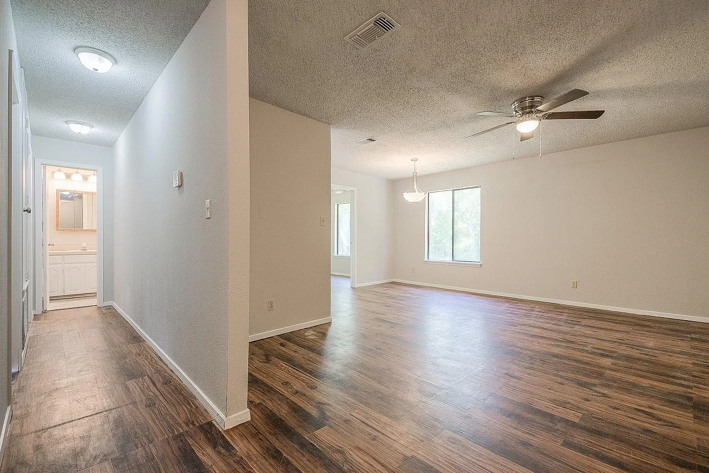 3 bed, 750 sqft, $995 — Photo 2