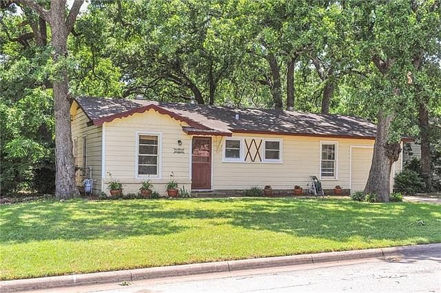 1st image of 202 Helen Dr