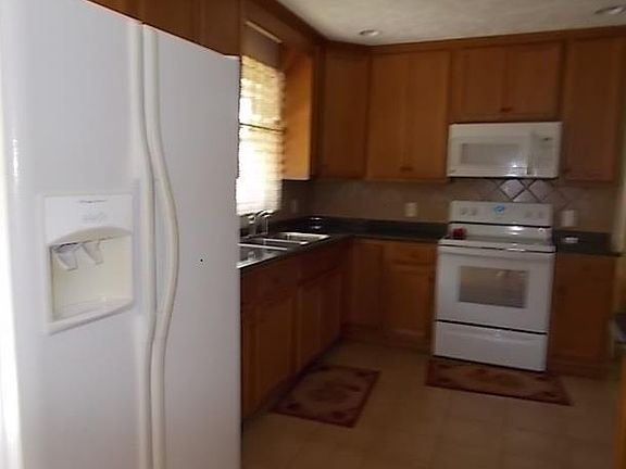 5th image of 801 Hillcrest Dr