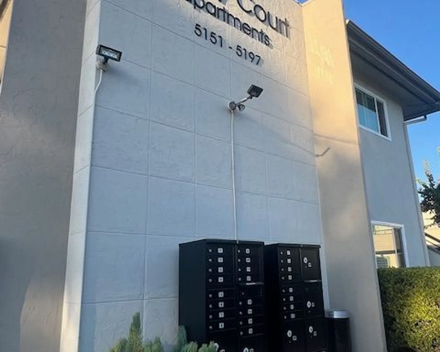 Welcome to the Dailey Court Apartments! — Photo 2